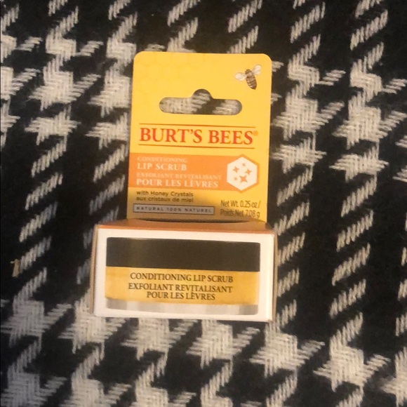 Burt's Bees 100% Natural Conditioning Lip Scrub - Picture 4 of 7